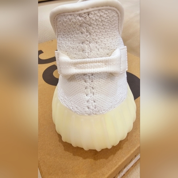 AUTHENTIC Yeezy Boost 350 V2 Adidas C White Sneakers Athletic shoes size 11.5 - Picture 4 of 8